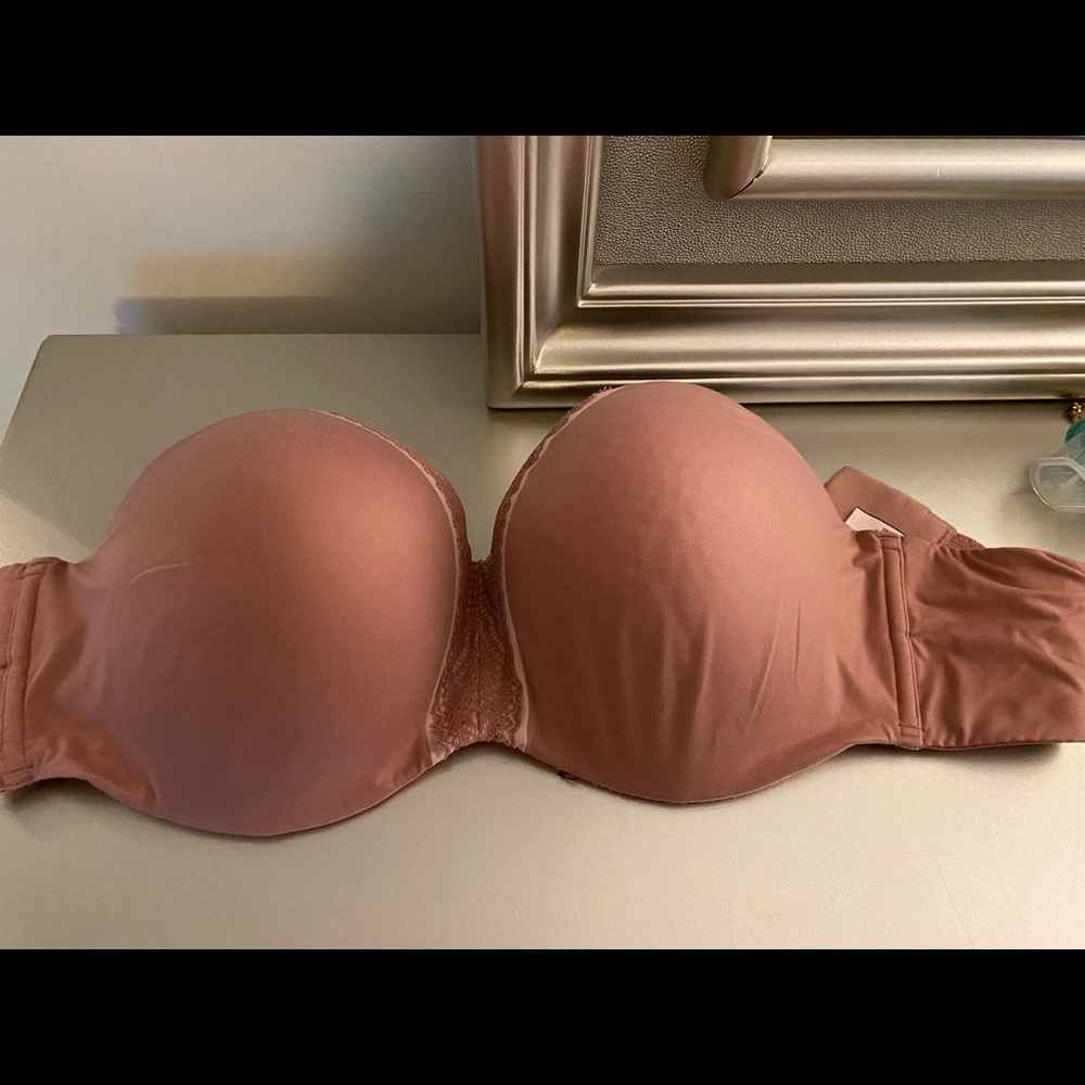 Body by Victoria’s Secret Pink lined strapless bra 38DDD